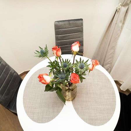 Downhill Apartment On The Groundfloor Kaunas Exterior photo
