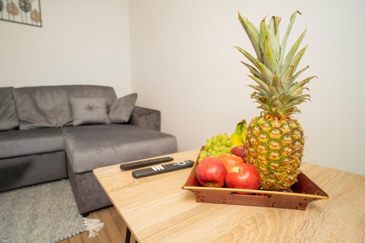 Downhill Apartment On The Groundfloor Kaunas Exterior photo