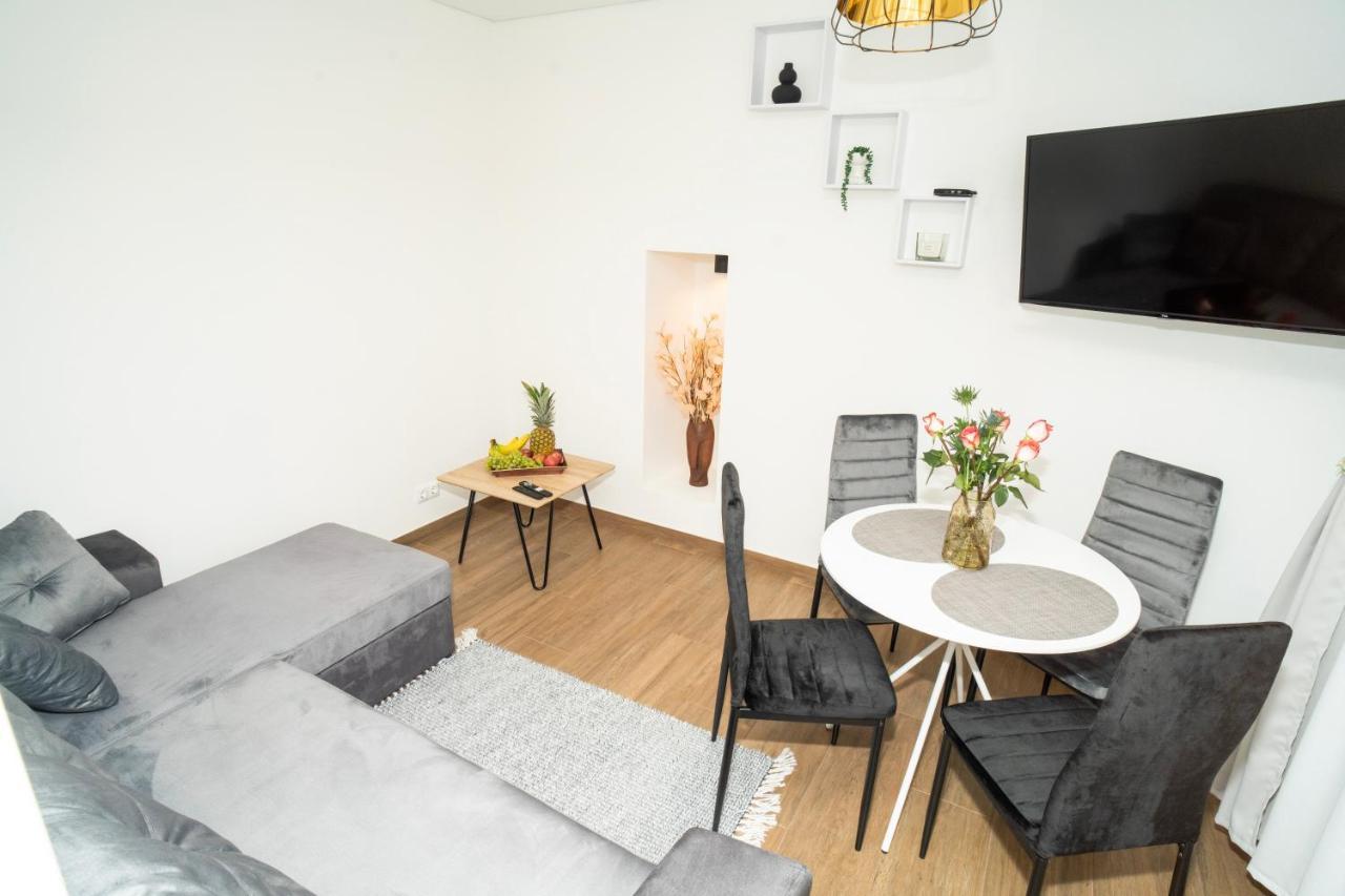 Downhill Apartment On The Groundfloor Kaunas Exterior photo